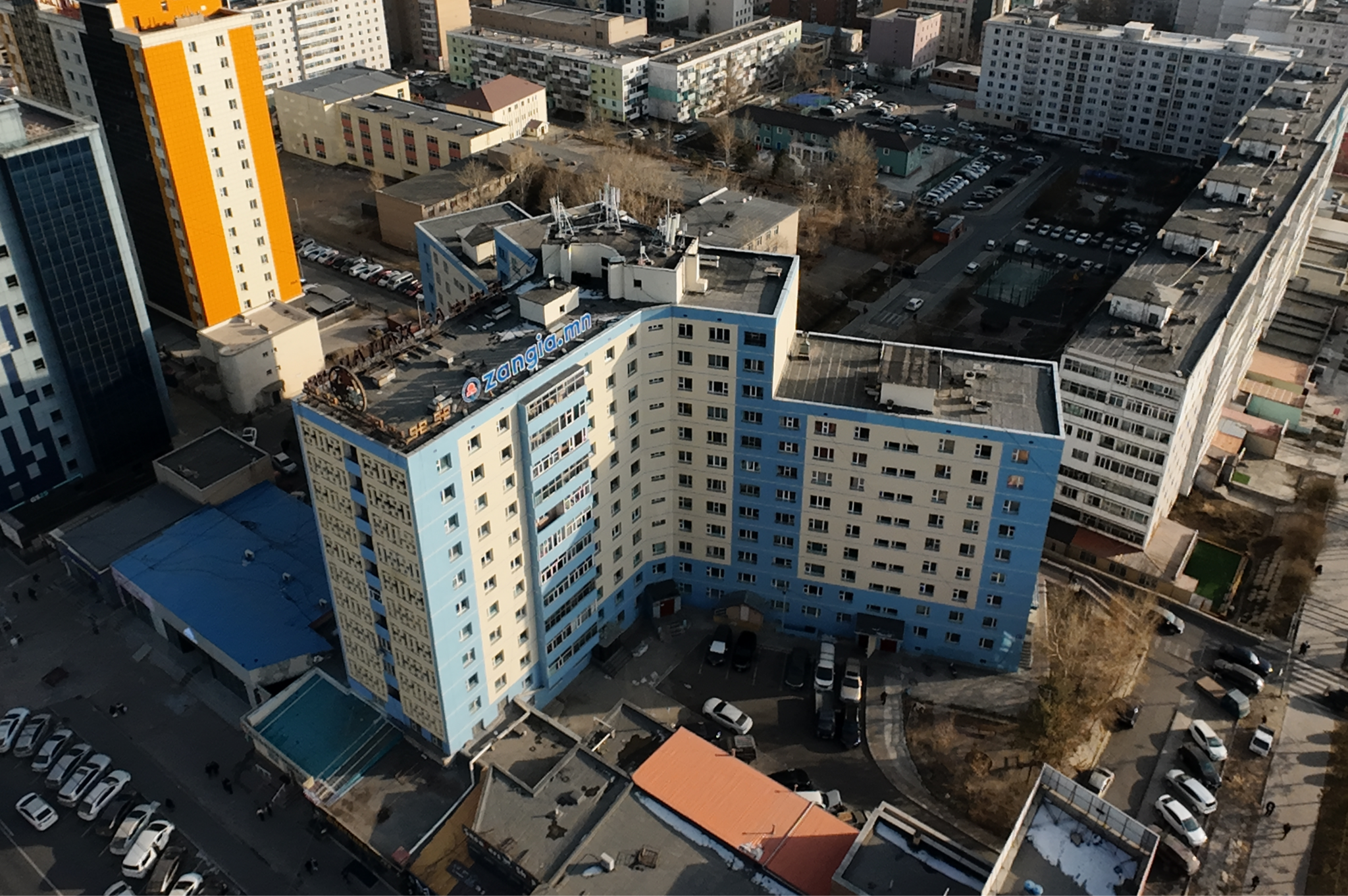 Орон сууцны фасад засварын ажил дууслаа